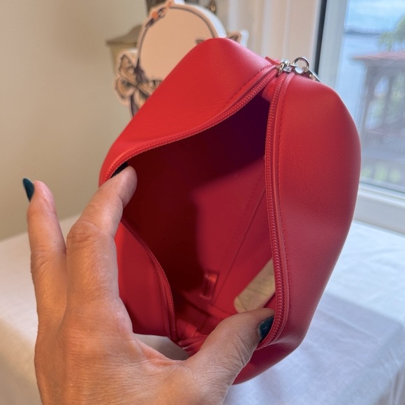 New in Box Givenchy Women's Cosmetic Bag Great Gift! - Picture 6 of 9